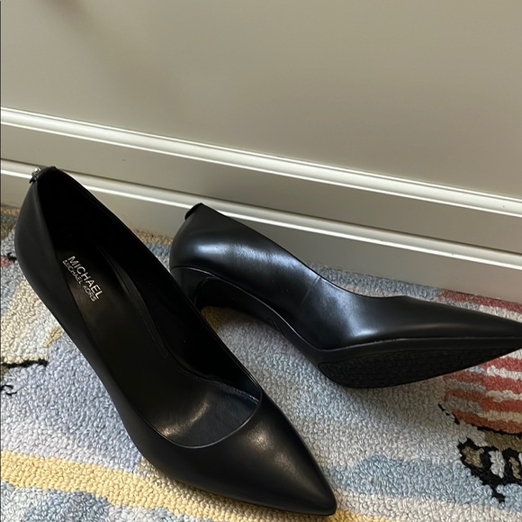 Michael Kors Black Sleek Pointed-Toe Heels - Picture 5 of 8